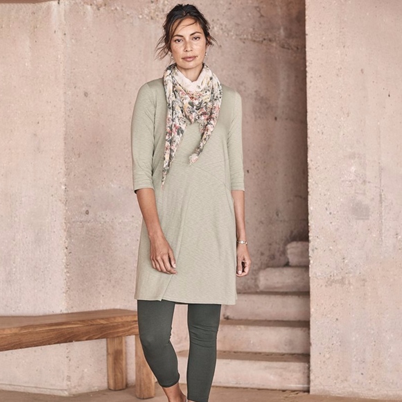 J.Jill Pure Jill Cascading Blossoms Triangle Scarf - Picture 6 of 6